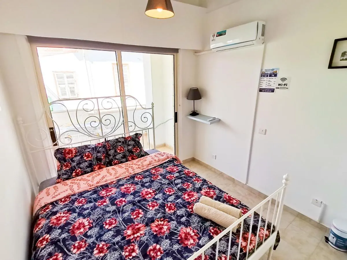 Central Square Nomadic Rooms Larnaca Kwatera prywatna