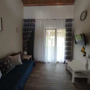 https://royals-apartments.hotelschalkidiki.net