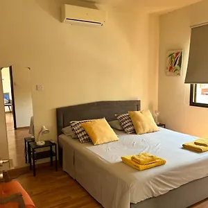  Dom wakacyjny Extremely Comfy With Spacious Private Terrace 10min Walk To The & In Town