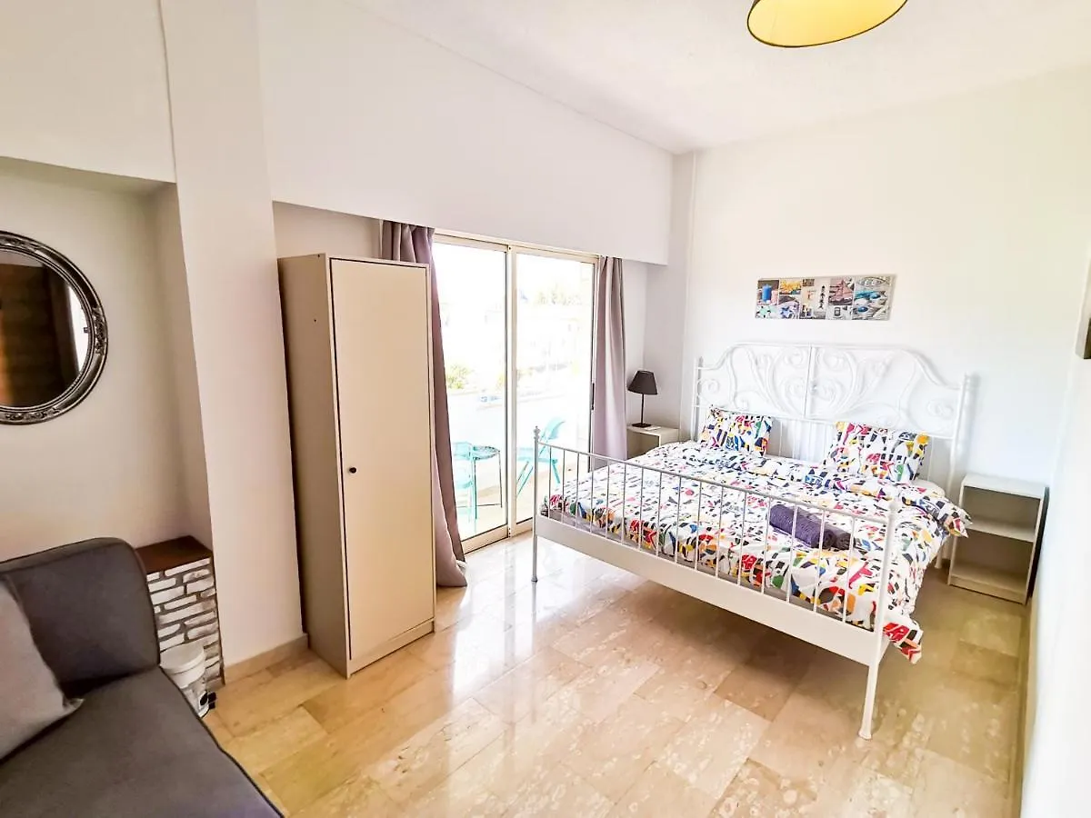 Central Square Nomadic Rooms Λάρνακα