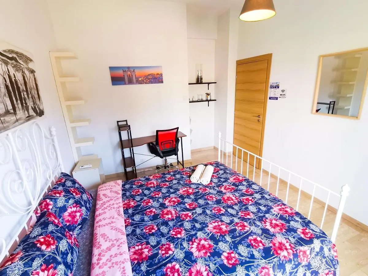 Central Square Nomadic Rooms Larnaca 0*,