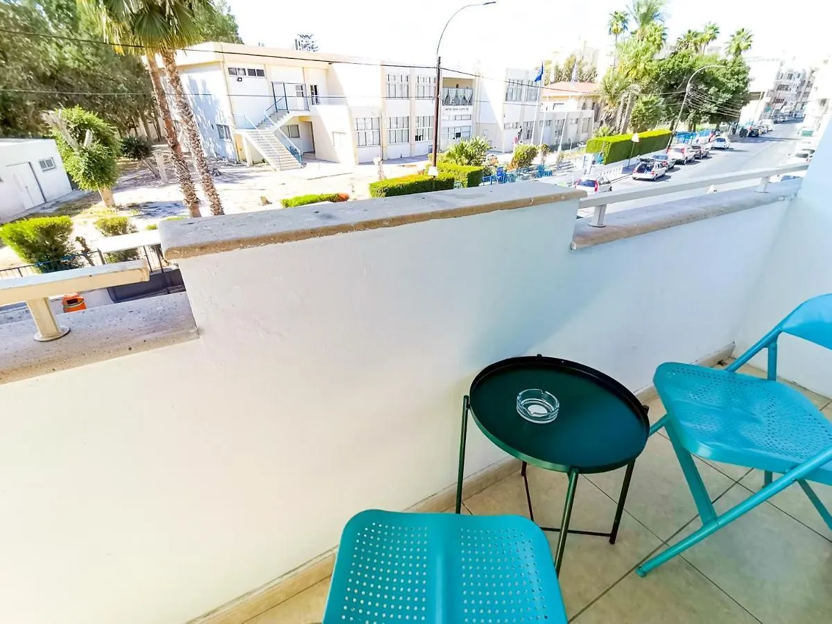 Δωμάτια σε οικογενειακή κατοικία Central Square Nomadic Rooms Λάρνακα Κύπρος