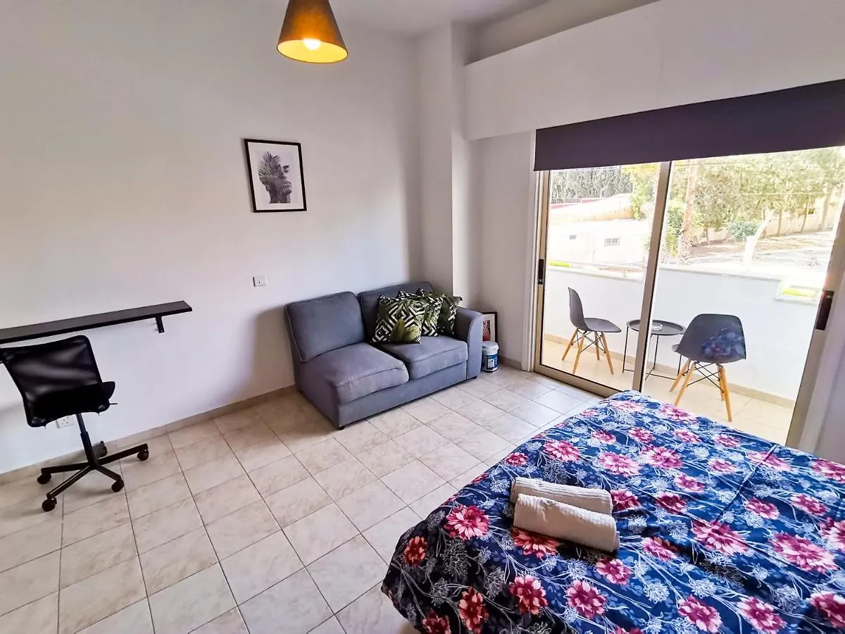 Central Square Nomadic Rooms Λάρνακα