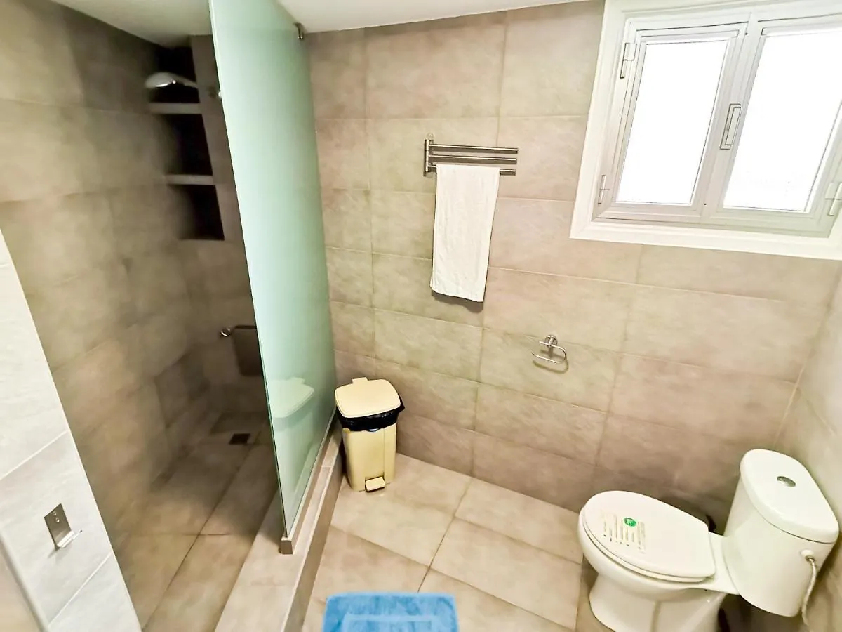 Central Square Nomadic Rooms Larnaca Chipre