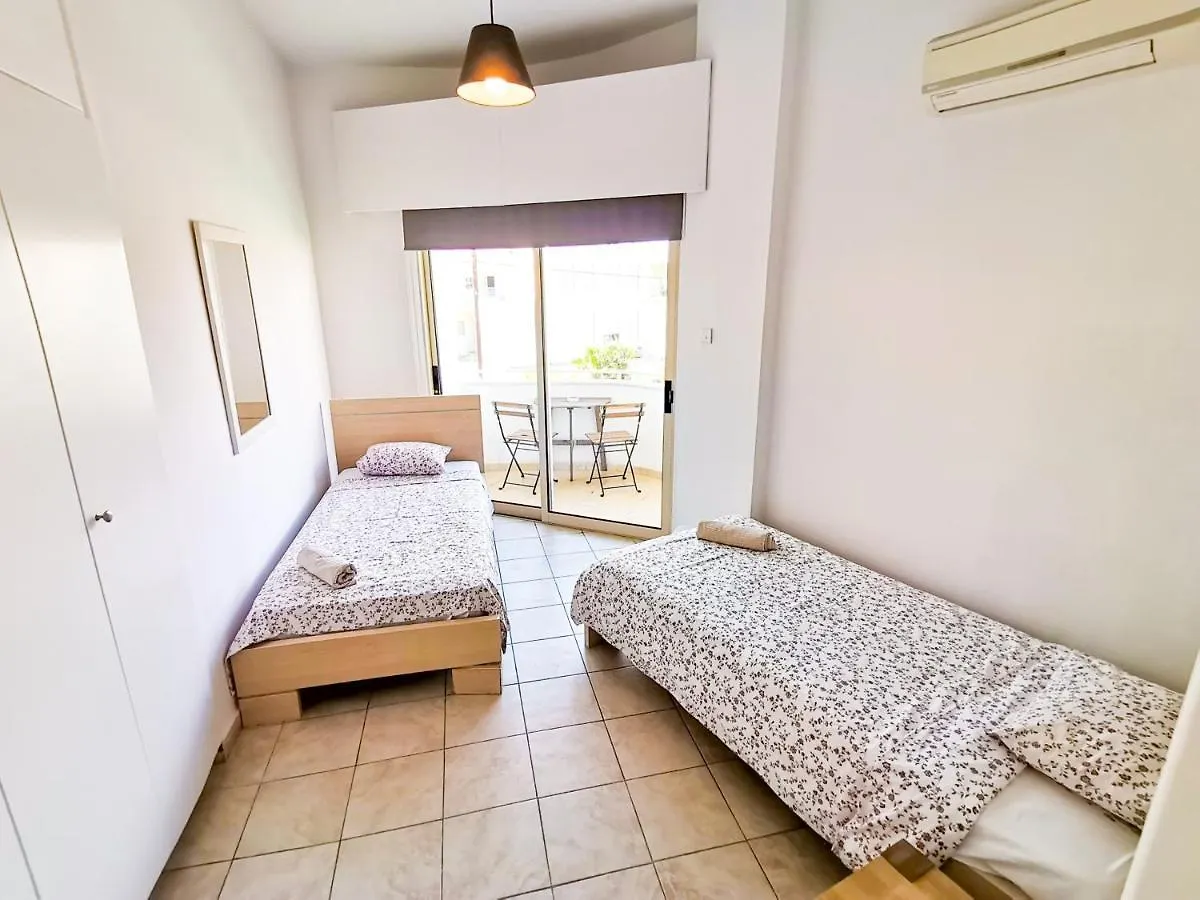 Central Square Nomadic Rooms Larnaca 0*,  Chipre