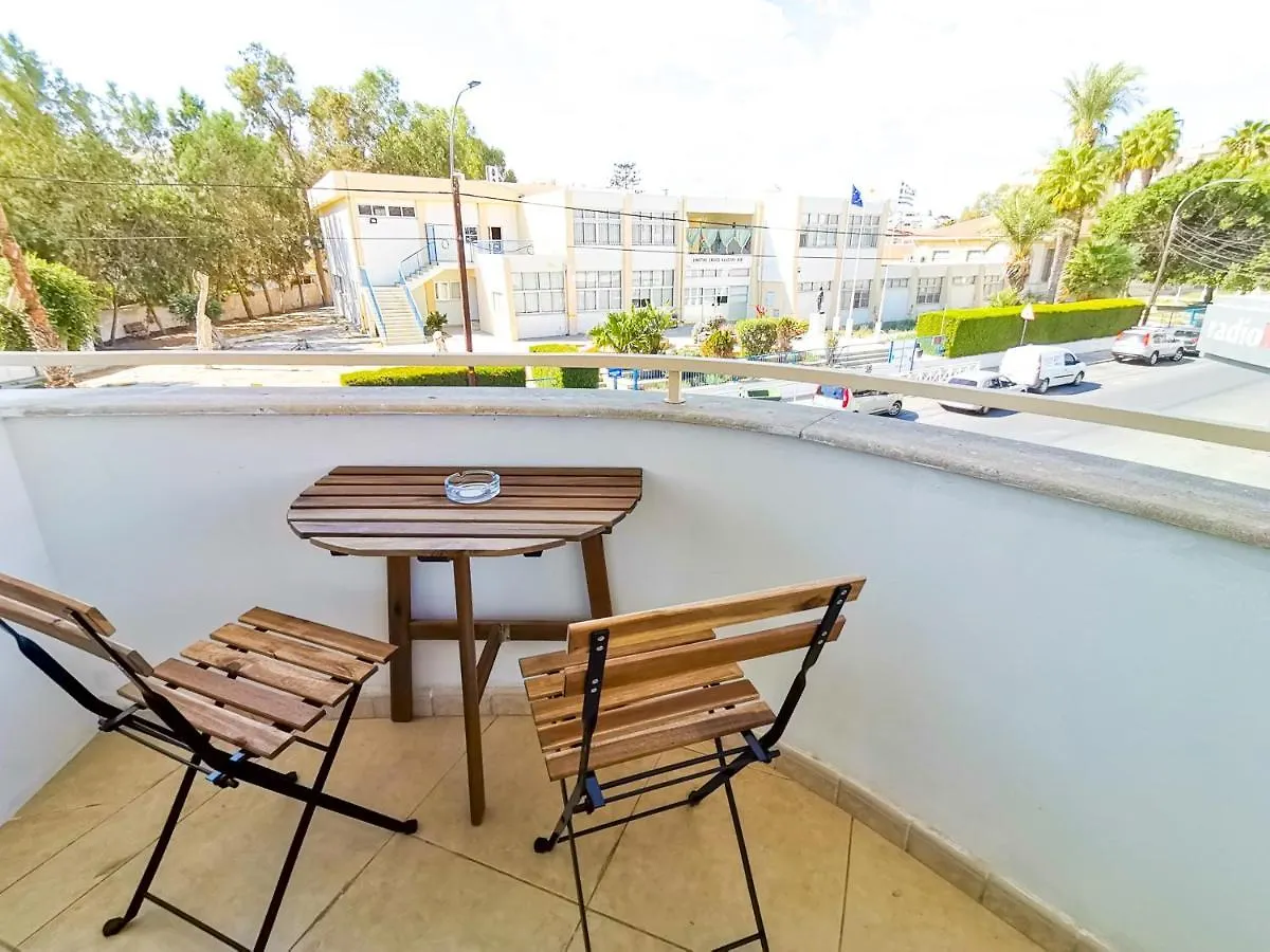 Central Square Nomadic Rooms Λάρνακα Δωμάτια σε οικογενειακή κατοικία